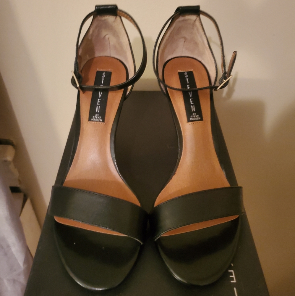 Steve by Steve Madden Vienna heels